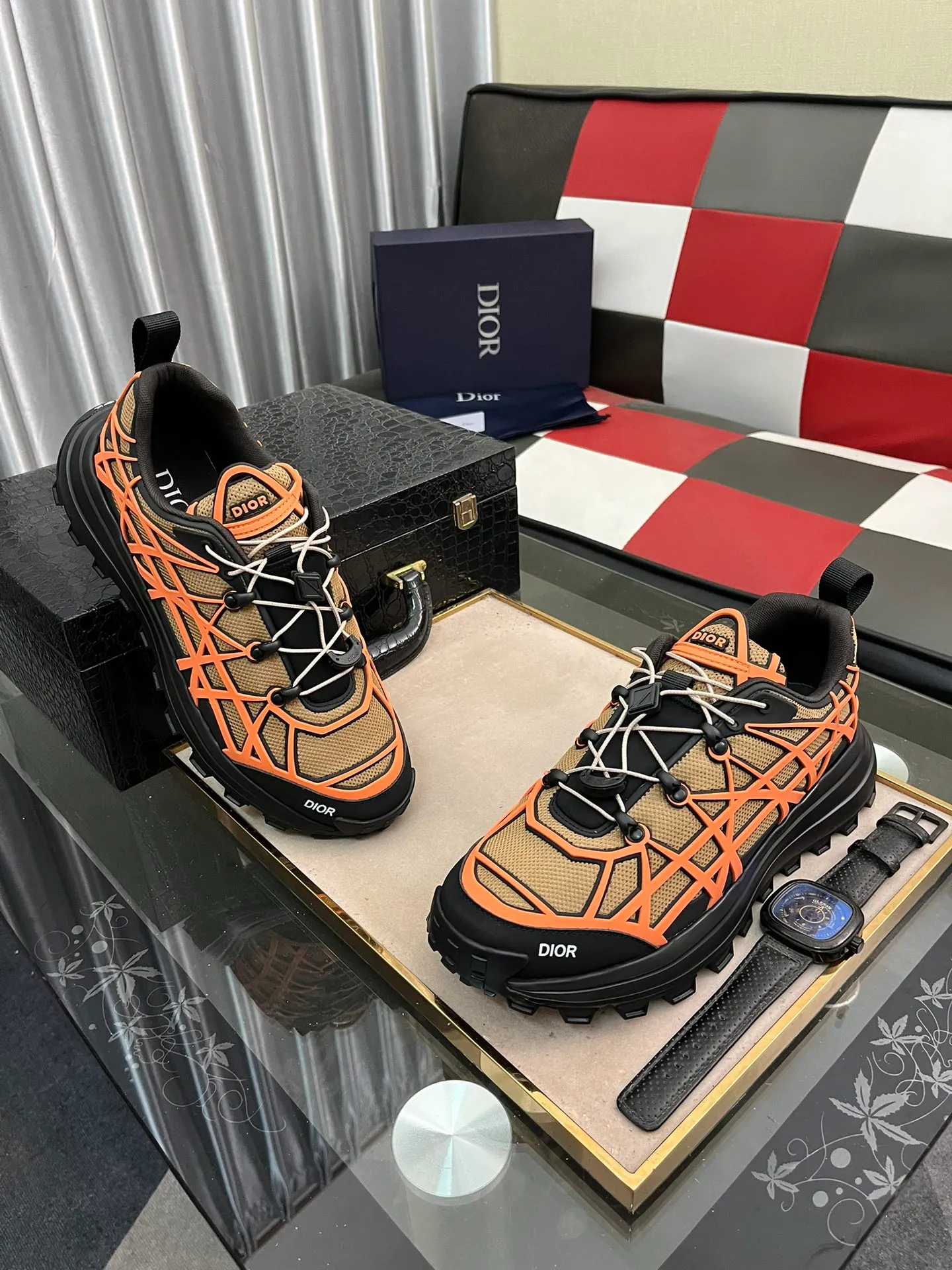 Ex-factory price 520⌚️⌚️B31 RUNNER sports shoes highlight the fashionable silhouette and are decorated with curved cannage pattern. They reinterpret the classic pattern in a structural style and enrich the Dior 2023 summer men's wear series. Meticulously crafted using the advanced craftsmanship of hiking shoes, it blends outdoor culture with Dior heritage. Code number 38-445⃣️Color optional